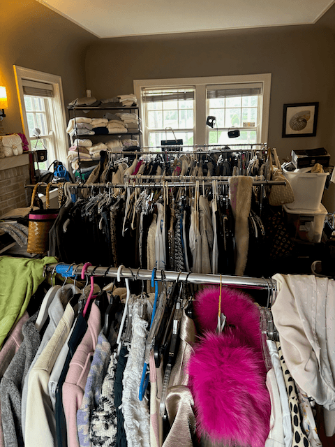 435 N Garfield Hinsdale April 23rd-25th SALE STARTS AT 10:30am